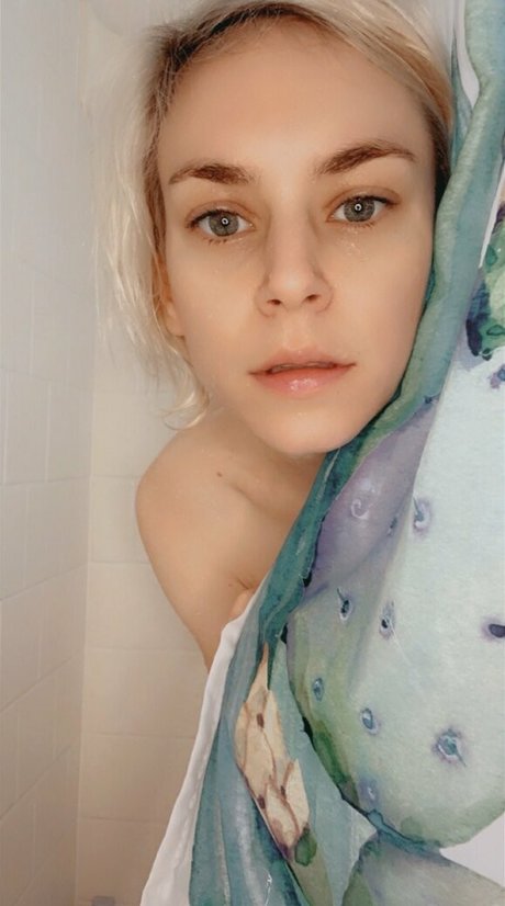 toadlips87 star top photo