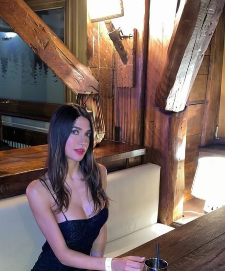 Valentina Venturi pornographic model pictures