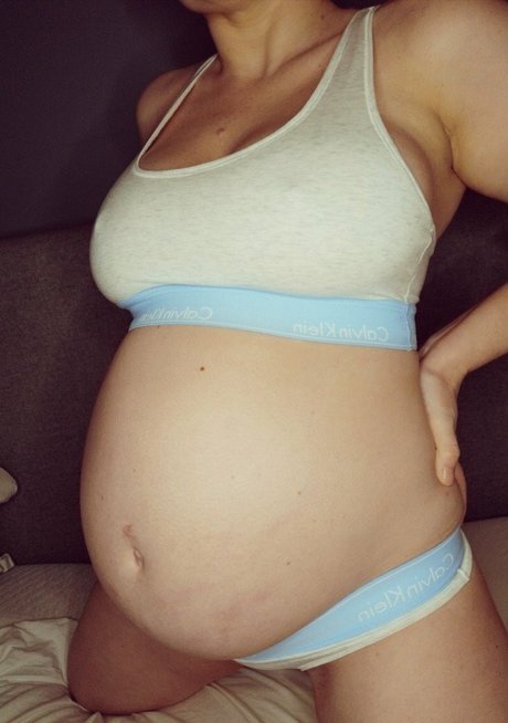 Unofficial Secret star erotic pic