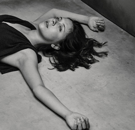 Bel Powley nice star photo