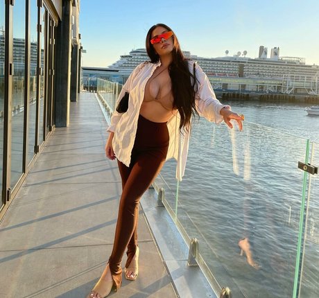 Jordan Taverner pornstar nude archive