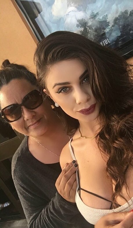 Jordan Taverner high quality actress pictures