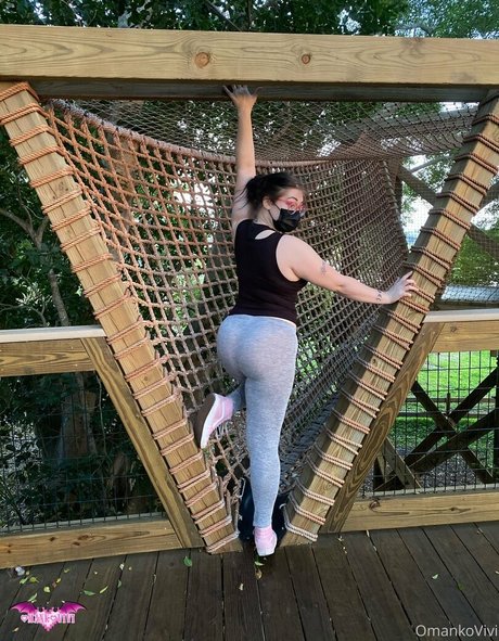 omankovivi pornographic actress pictures