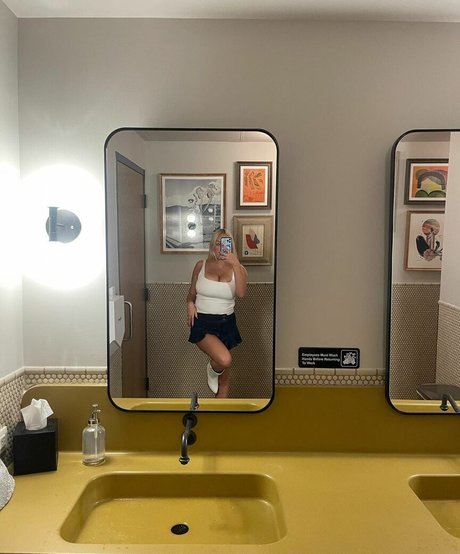 Holly Youpa pornstar nude galleries