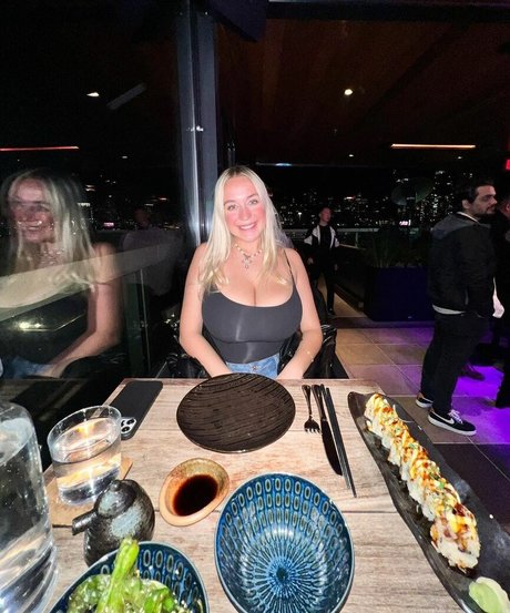 Holly Youpa sex pornstar photo