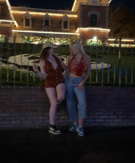 Holly Youpa nude pornstar pics