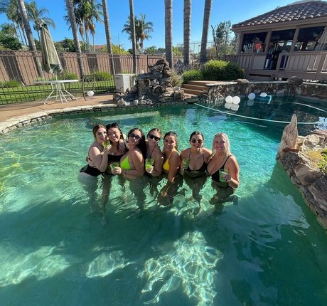 Holly Youpa model naked img