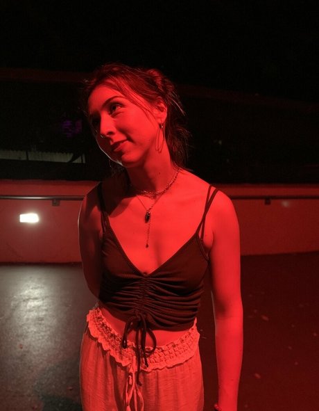 swallowpeaches pornstar naked gallery