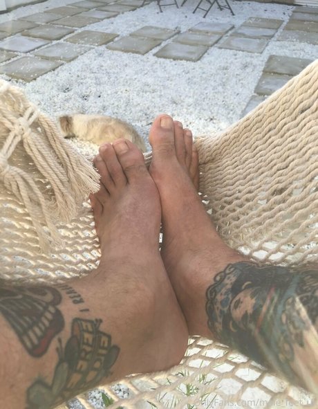 male feet uk naked star image