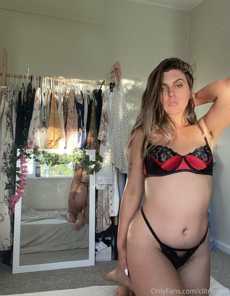 clitriinee2 pornstar exclusive images