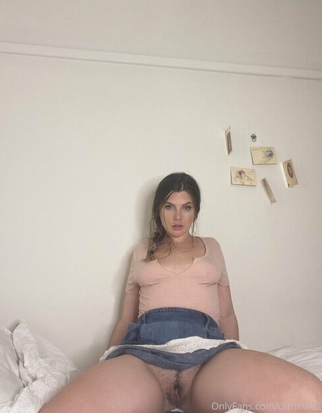 clitriinee2 nudes pornstar img