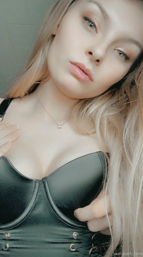carlyraeofficial pornographic actress img
