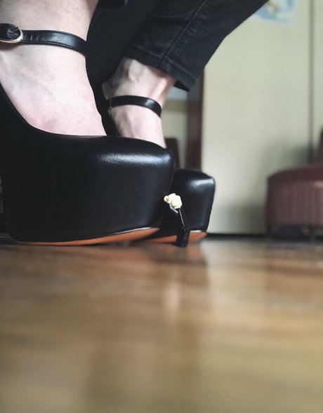 giantesselixs star sexy photos