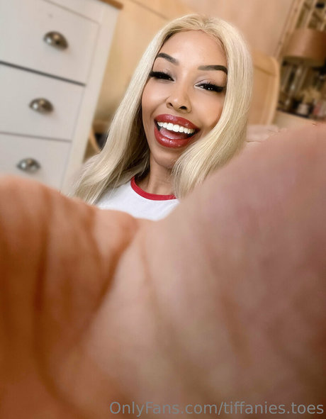 tiffanies toes model top image