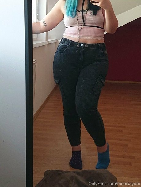 monikayum free actress img