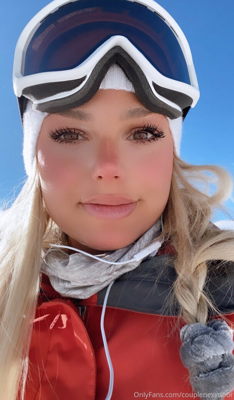 couplenexxdoor model art gallery