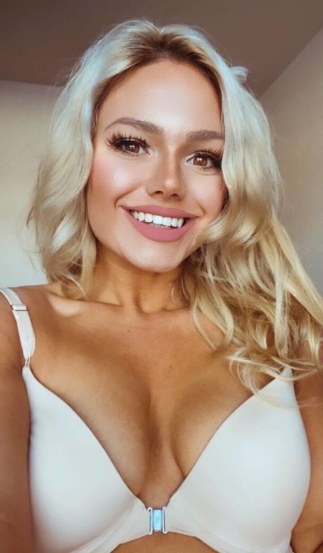 couplenexxdoor best actress photo