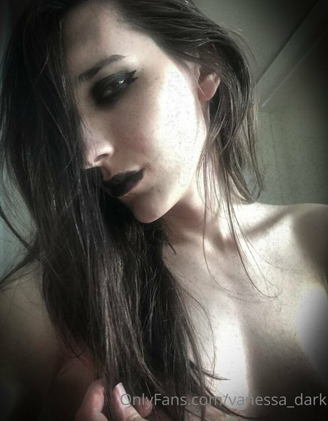 vanessa dark beautiful model pics