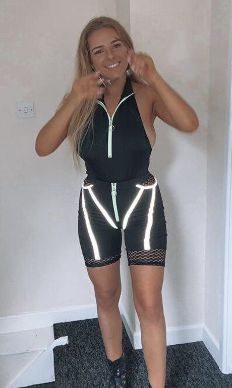 Chloe Ilsley model top img