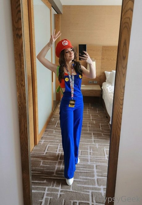 GypsyGeek exclusive model pic