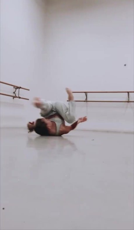 Ella Horan model best img