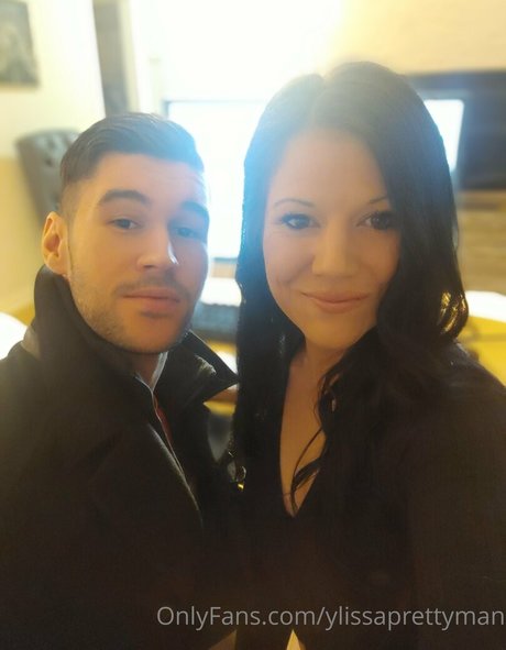 ylissaprettymanfree model erotic photos