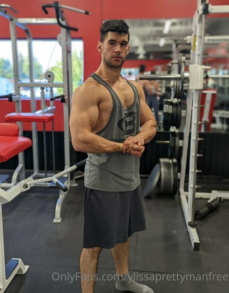 ylissaprettymanfree exclusive model image