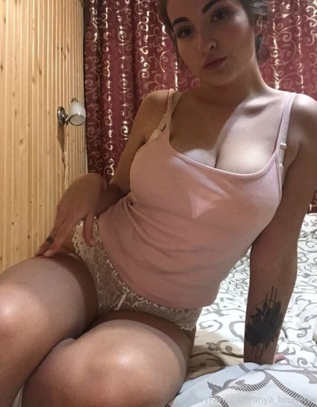 anyabrunette perfect model img
