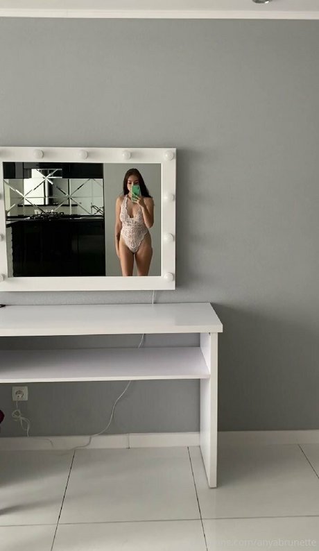 moms onlyfans pornographic photos