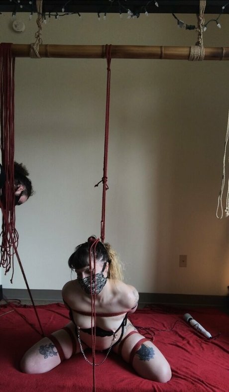 knottydevil model hd photo