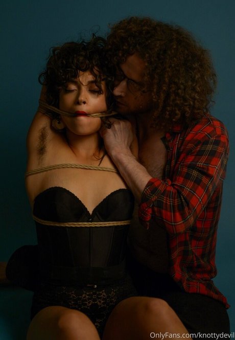 knottydevil star naked image