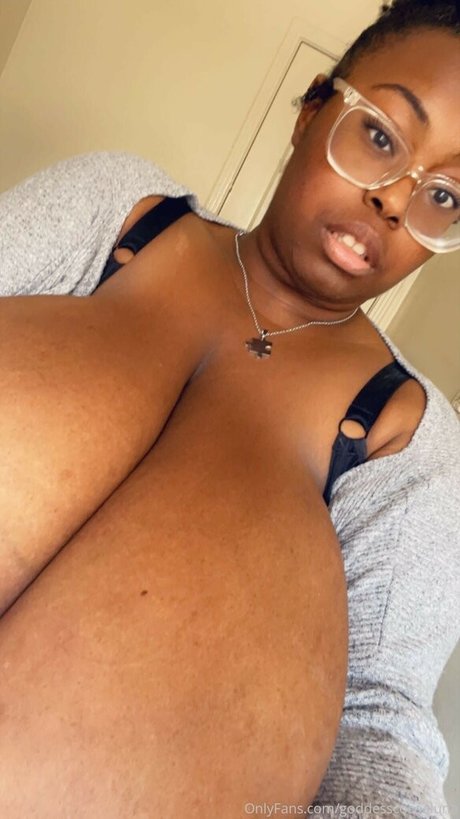 GoddessCocoaLuna model nude archive