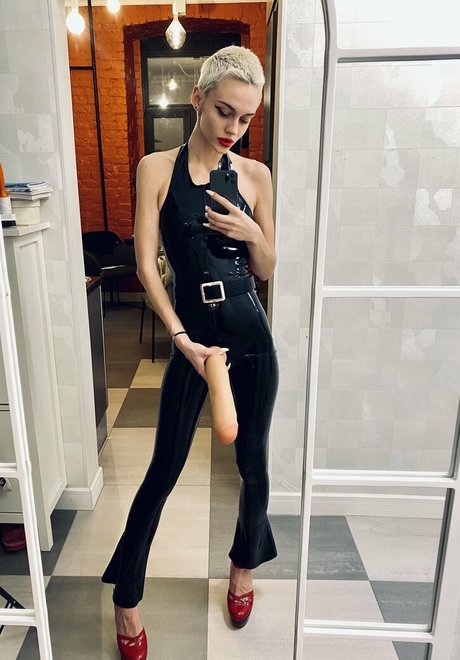 lindasplice model erotic picture