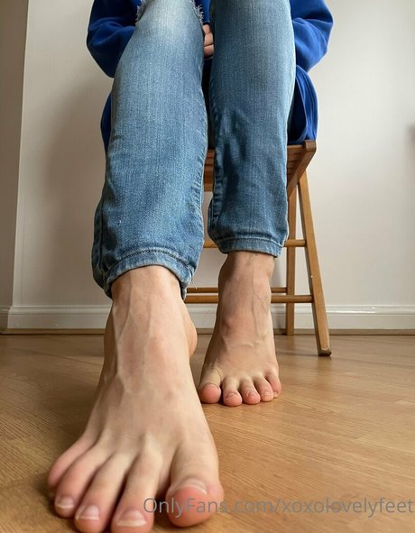 xoxolovelyfeet pornstar nude picture