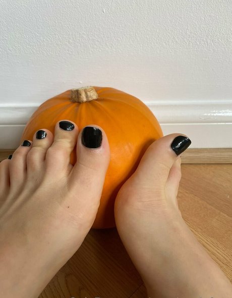 xoxolovelyfeet model adult gallery