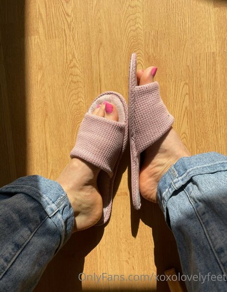 xoxolovelyfeet erotic actress img