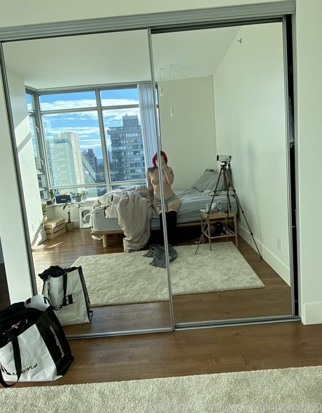 tiny asian onlyfans sex pic