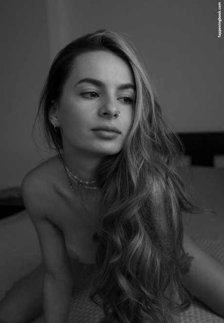 Emily Poker adult model image