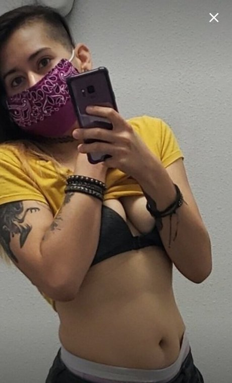 Sister Crimson nude star photo