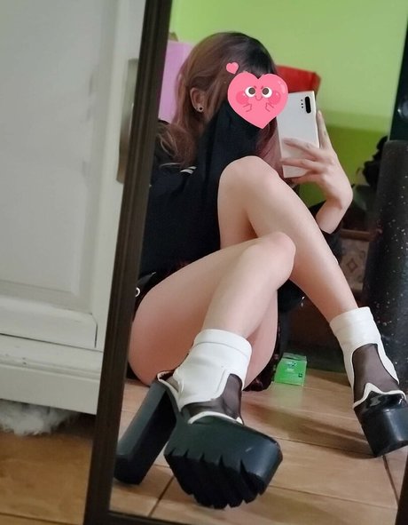 Cloudyninecos adult model image