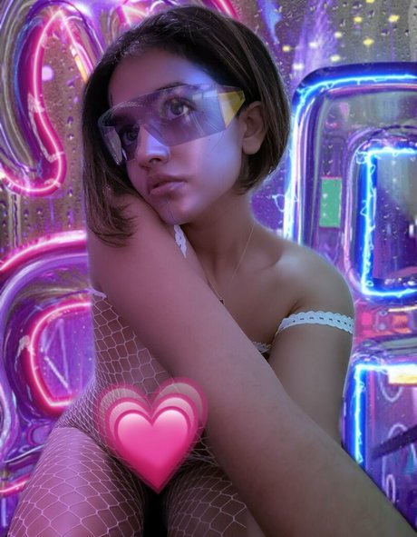 Little Grapefruit sexy model gallery