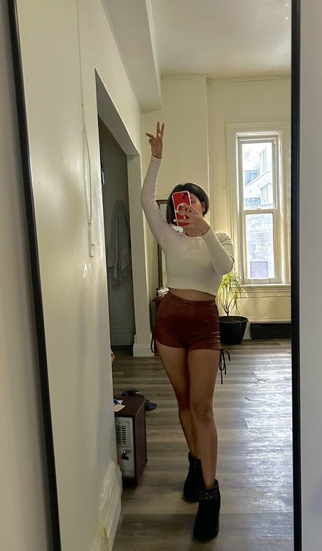 Little Grapefruit model erotic pic