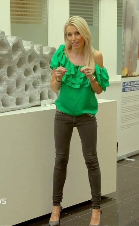 Lara Lewington naked model archive