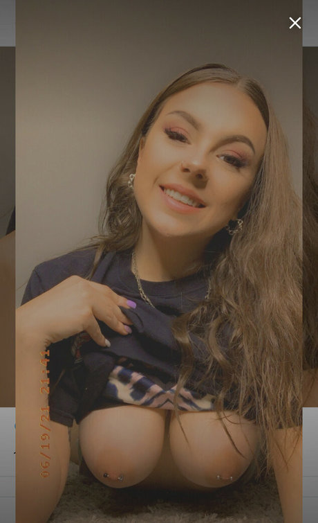 Taylor Vellion sexy star images