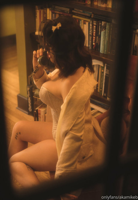 akamikebphoto erotic actress pics