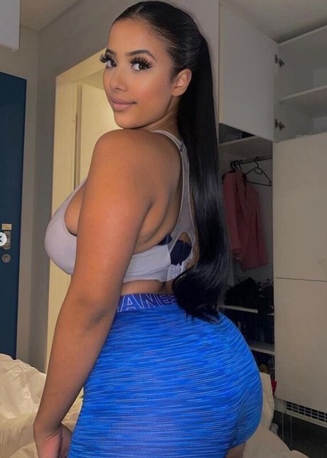 viyalyn pornographic model gallery