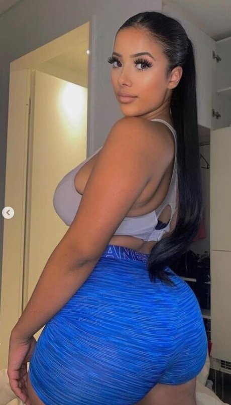 viyalyn high quality pornstar img