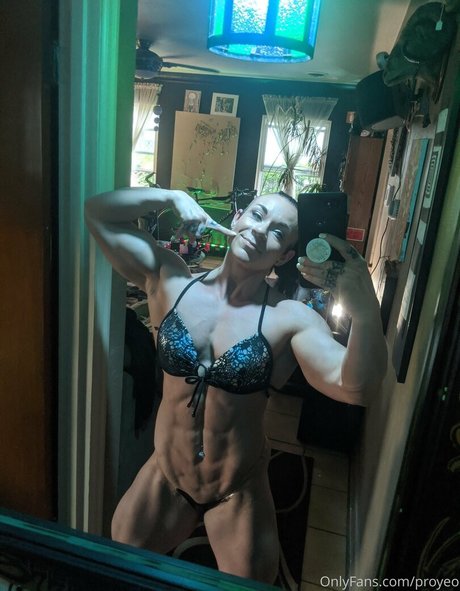 Angela Yeo model art image