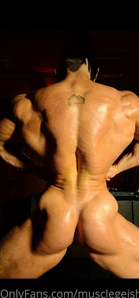 Angela Yeo model nude picture