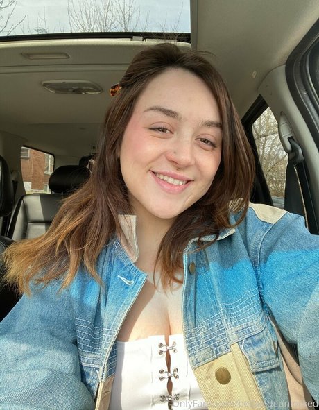 bellajadeunlocked model adult photo